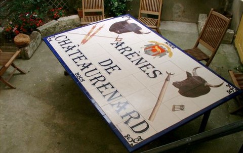 enseigne en céramique des Arènes de Chateaurenard